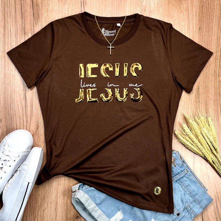 Camiseta Feminina Jesus vive en mi #color_marron