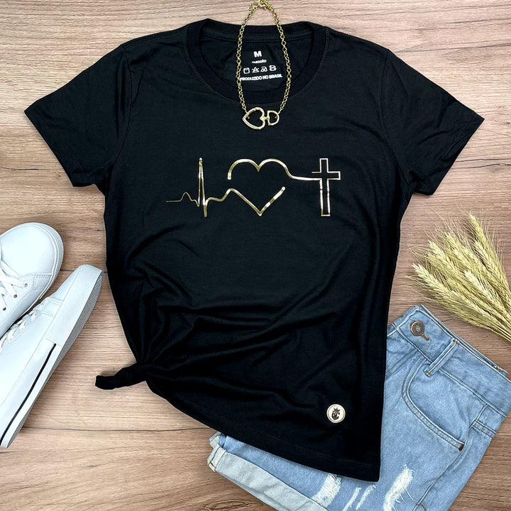 Camiseta Feminina Corazon con cruz dorada Jesus #color_negra