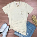 Camiseta femenina con diseño de cruz y corazón, estilo minimalista - Beige