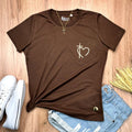 Camiseta femenina con diseño de cruz y corazón, estilo minimalista - Marron