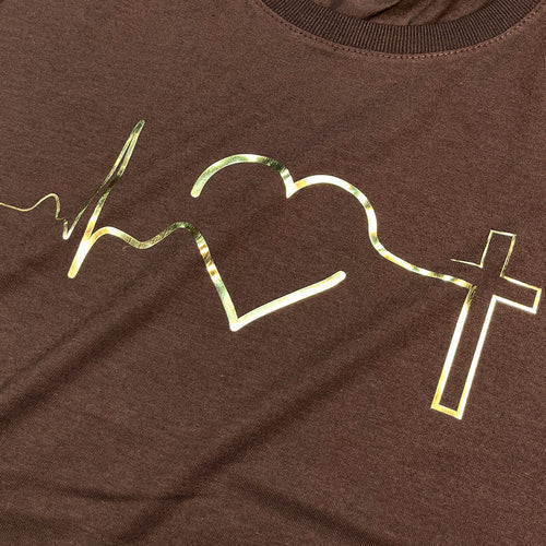 Camiseta Feminina Corazon con cruz dorada #color_marron