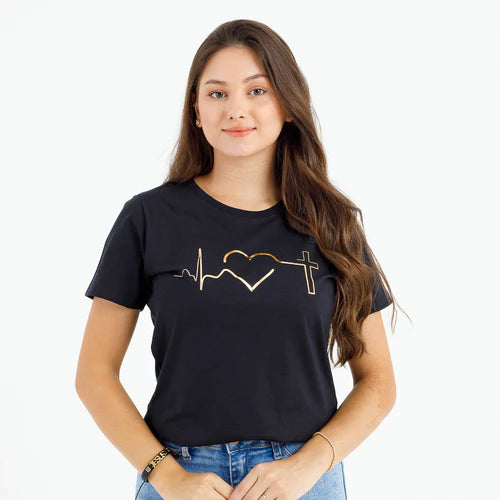 Camiseta Feminina Corazon con cruz dorada Jesus #color_negra