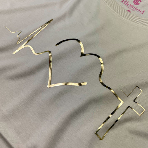 Camiseta Feminina Corazon con cruz dorada #color_beige