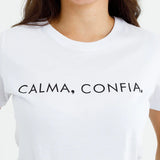 Camiseta Feminina Calma, Confia. Jesus #color_blanca