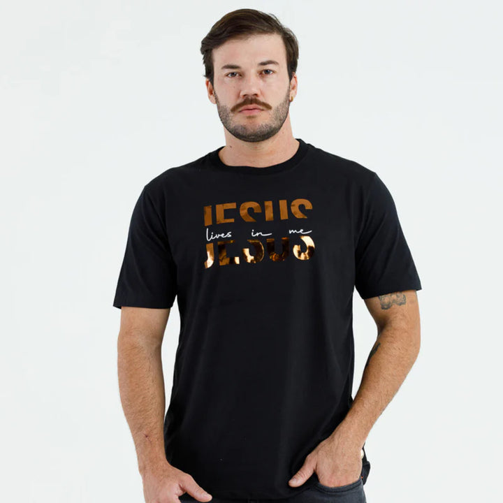 Camiseta Masculina Jesus vive en mi #color_negra