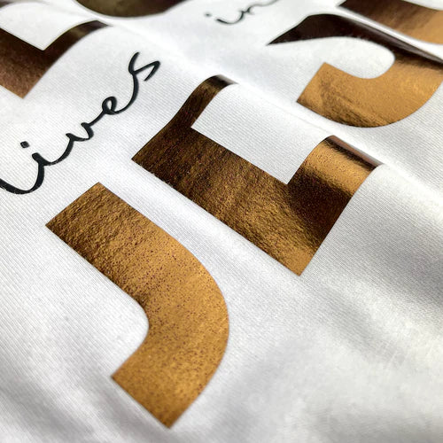 Camiseta Masculina Jesus vive en mi #color_blanca