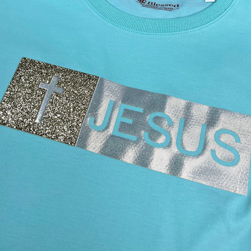 Camiseta Femenina con aplique de Jesús con purpurina dorada #color_verdementa